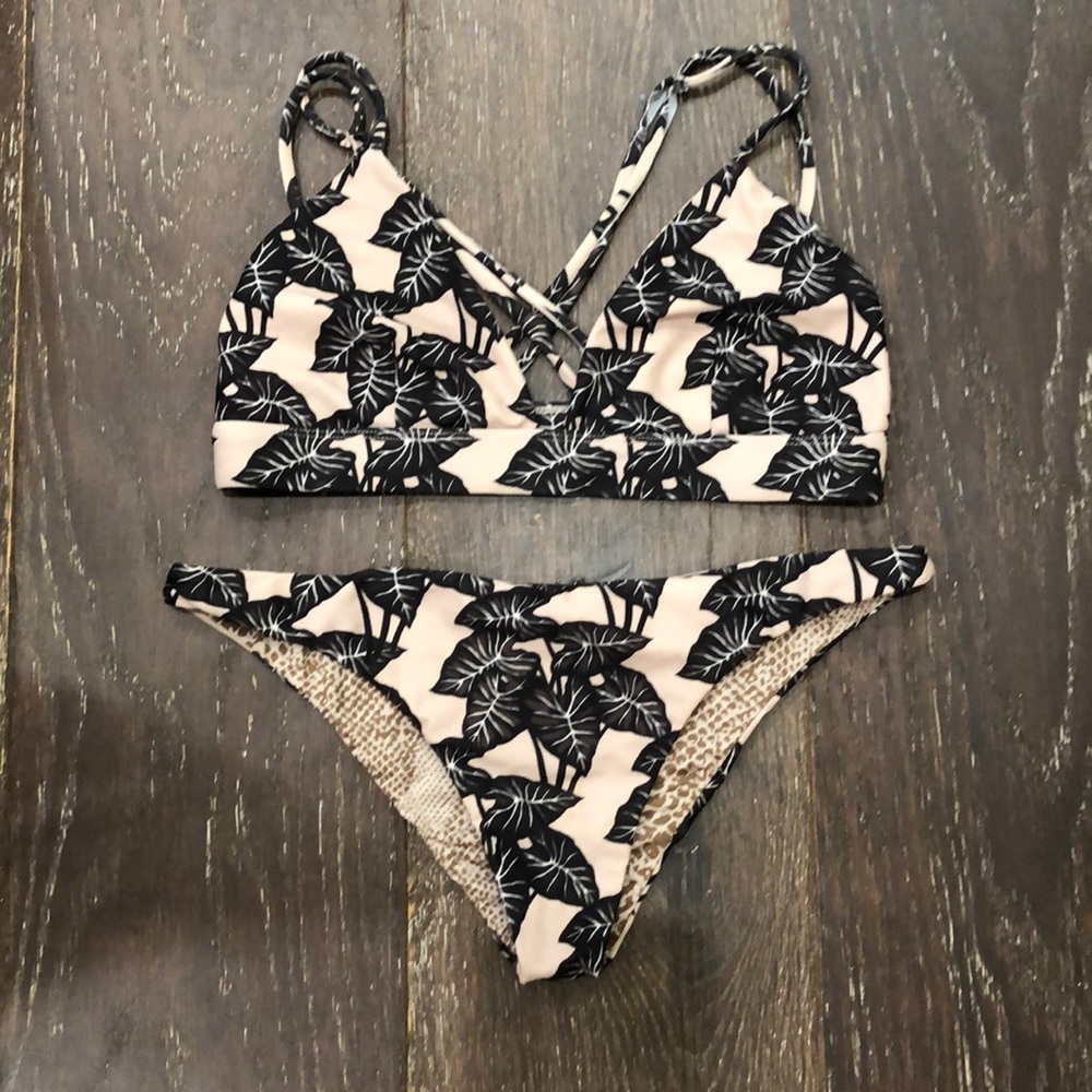 ❌ SOLD ❌ Acacia Black Elephant Set